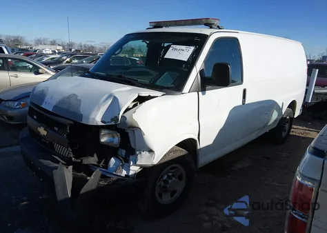 2012 Chevrolet Express 2500 Work Van z USA, uszkodzony, nr VIN 1GCWGFBAXC1105089